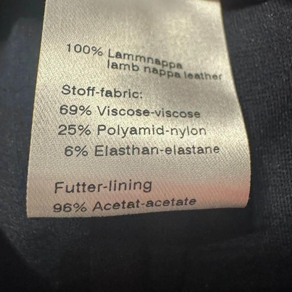 AKRIS Punto Nappa Lamb Fancy Fitted Leather Pants Black Navy 2 stretch Legging